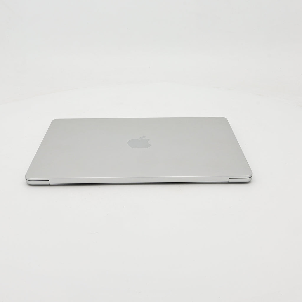 95新 Apple MacBook Air 22年 13寸 M2（8+8核） 8G RAM 256G SSD 銀色
