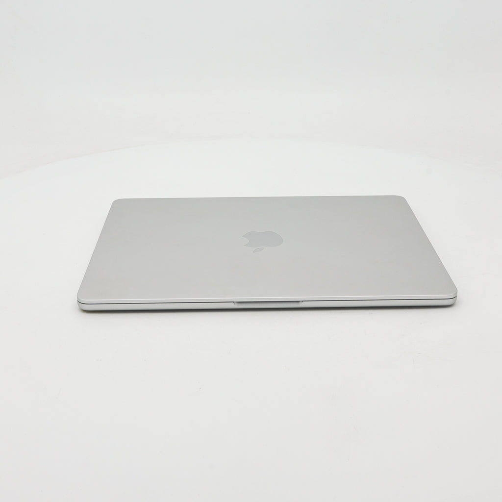 95新 Apple MacBook Air 22年 13寸 M2（8+8核） 8G RAM 256G SSD 銀色