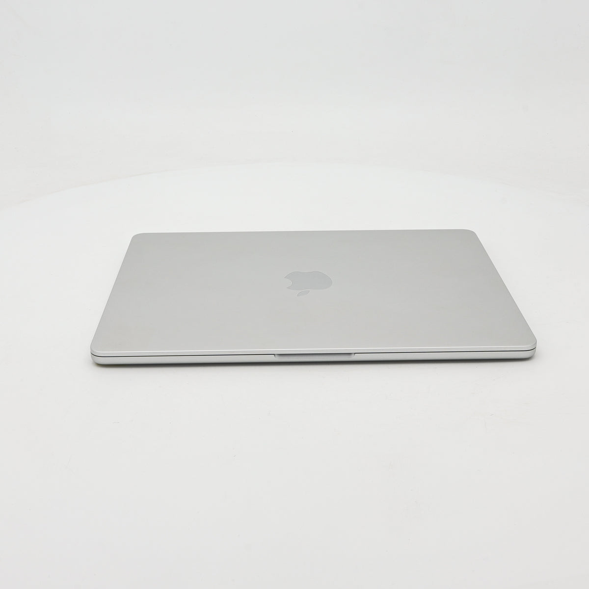 95新 Apple MacBook Air 22年 13寸 M2（8+8核） 8G RAM 256G SSD 銀色