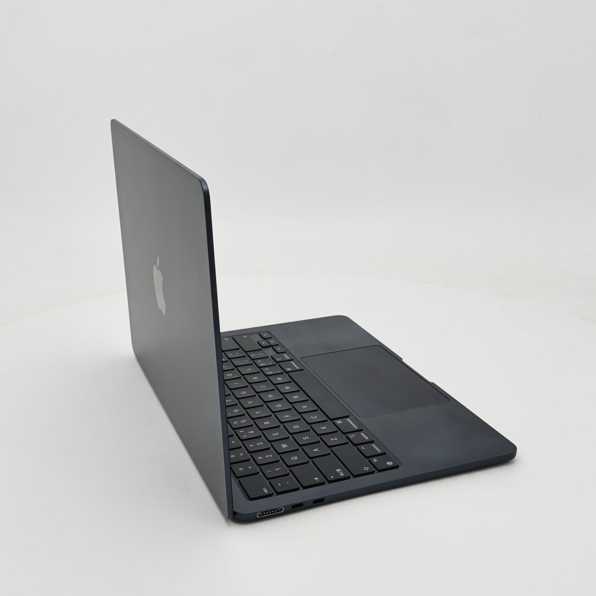 95新 Apple MacBook Air 22年 13寸 M2（8+10核） 8G RAM 512G SSD 午夜色