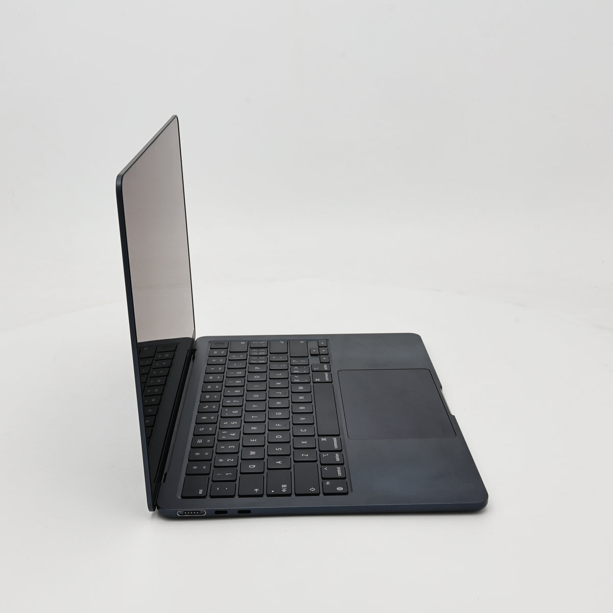 95新 Apple MacBook Air 22年 13寸 M2（8+10核） 8G RAM 512G SSD 午夜色