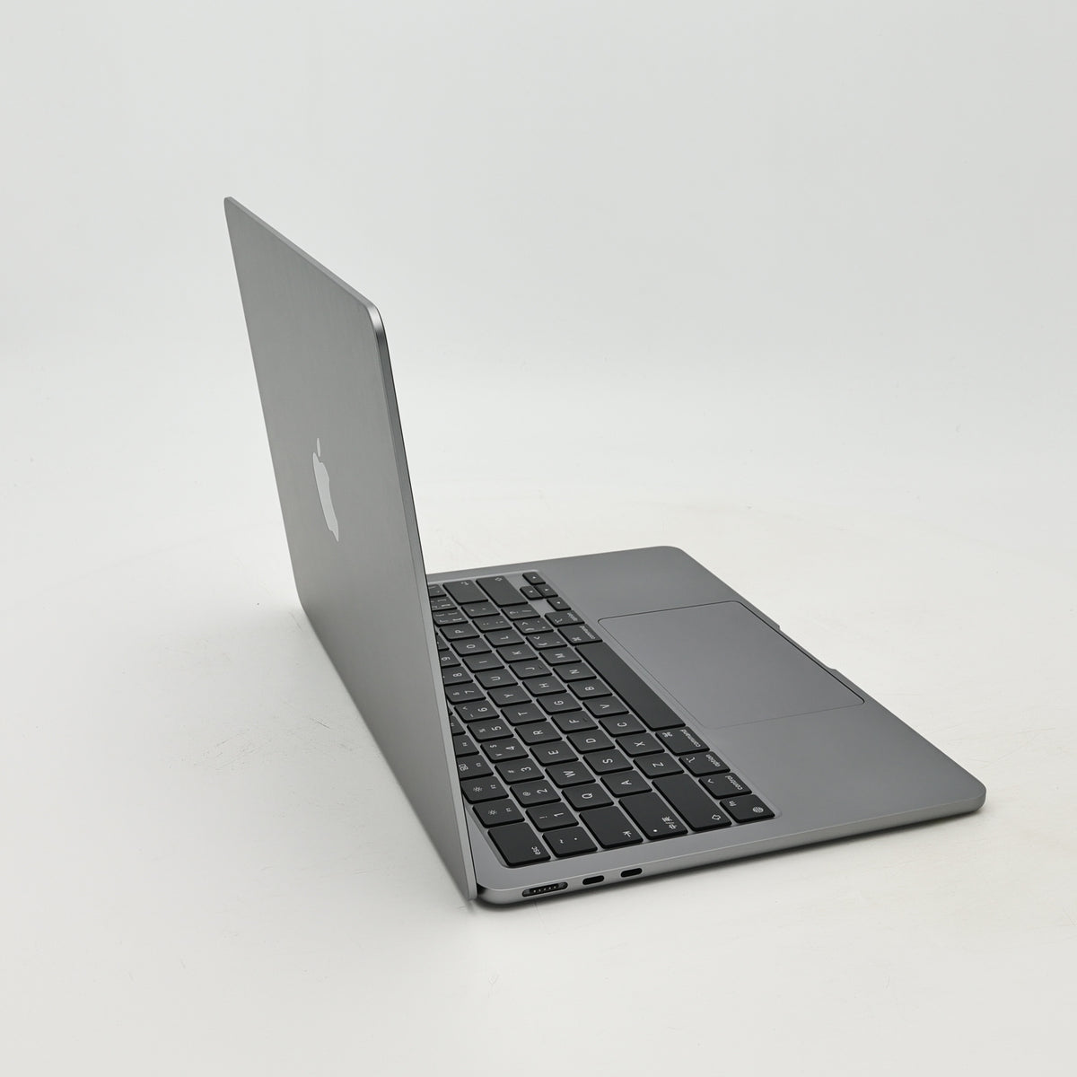 95新 Apple MacBook Air 22年 13寸 M2（8+10核） 8G RAM 512G SSD 深空灰色