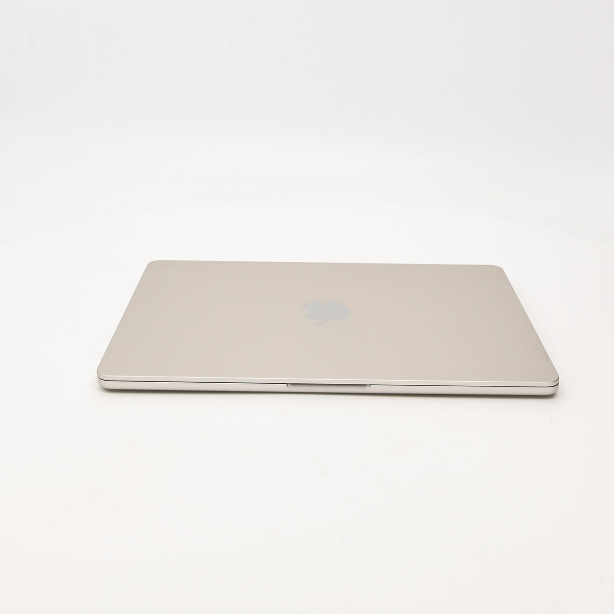 95新 Apple MacBook Air 22年 13寸 M2（8+8核） 8G RAM 256G SSD 星光色