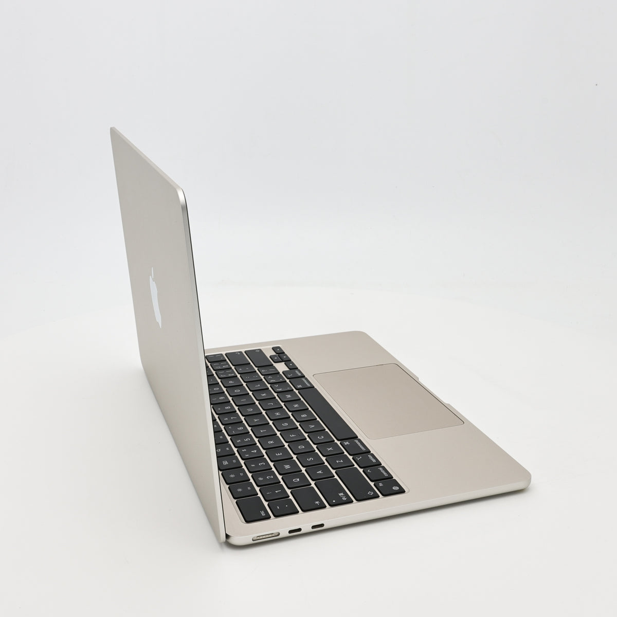 95新 Apple MacBook Air 22年 13寸 M2（8+8核） 8G RAM 256G SSD 星光色
