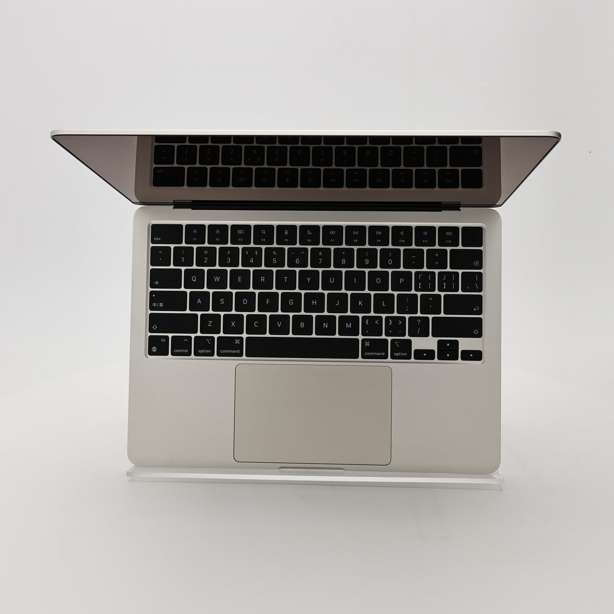 95新 Apple MacBook Air 22年 13寸 M2（8+8核） 8G RAM 256G SSD 星光色