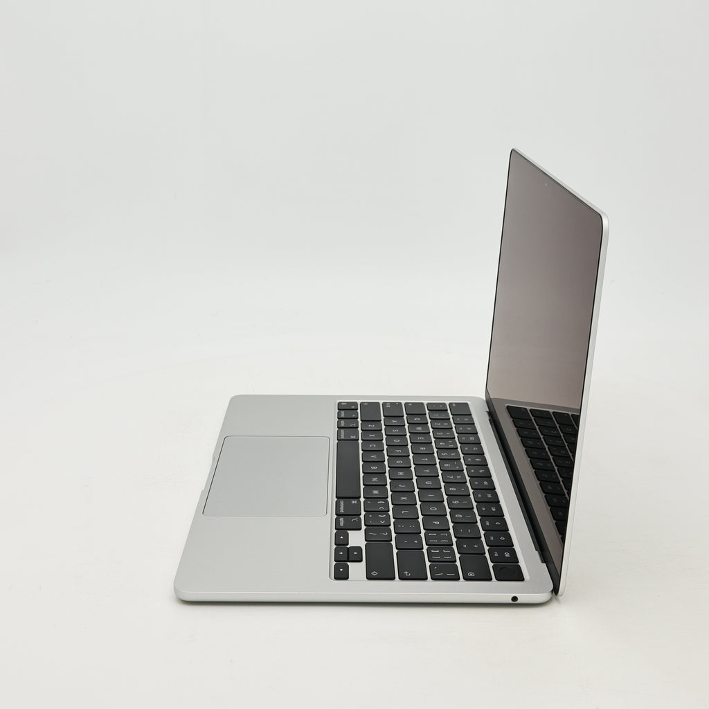 95新 Apple MacBook Air 22年 13寸 M2（8+8核） 8G RAM 256G SSD 銀色