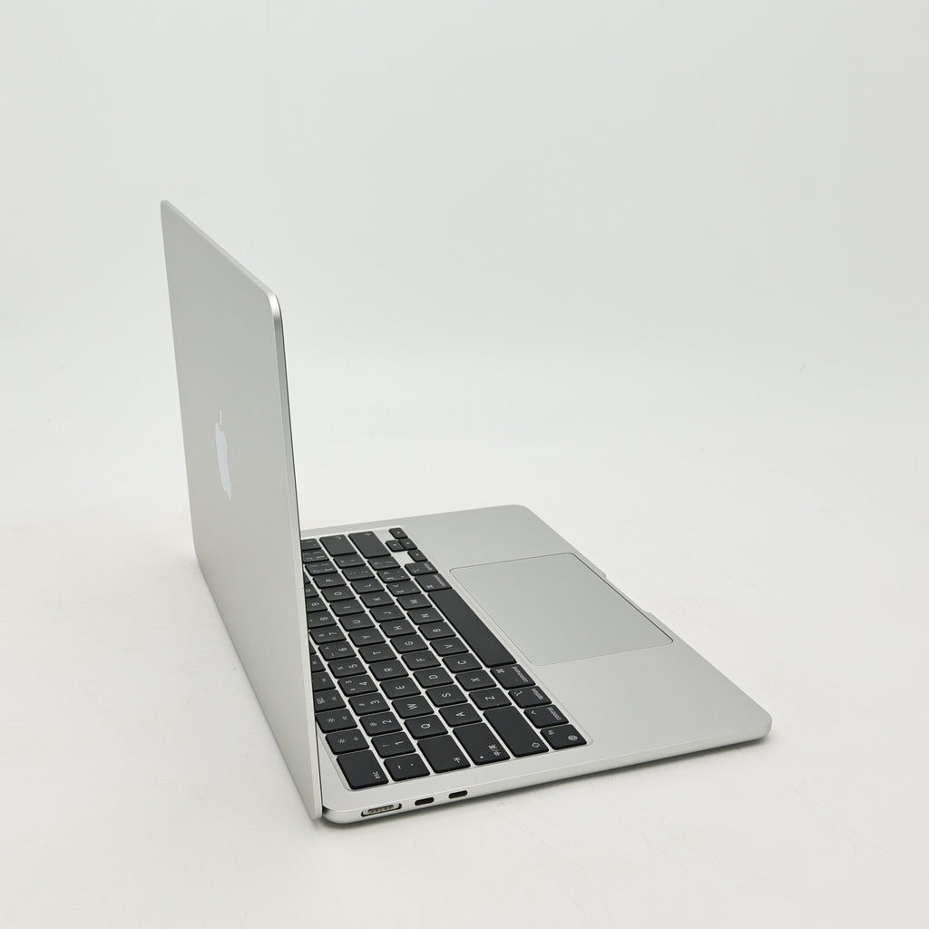 95新 Apple MacBook Air 22年 13寸 M2（8+8核） 8G RAM 256G SSD 銀色