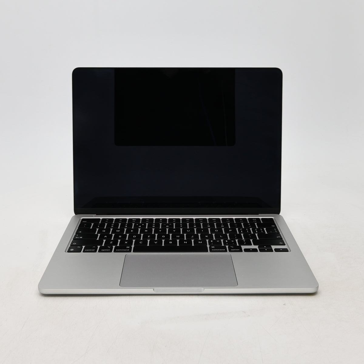 95新 Apple MacBook Air 22年 13寸 M2（8+8核） 8G RAM 256G SSD 銀色