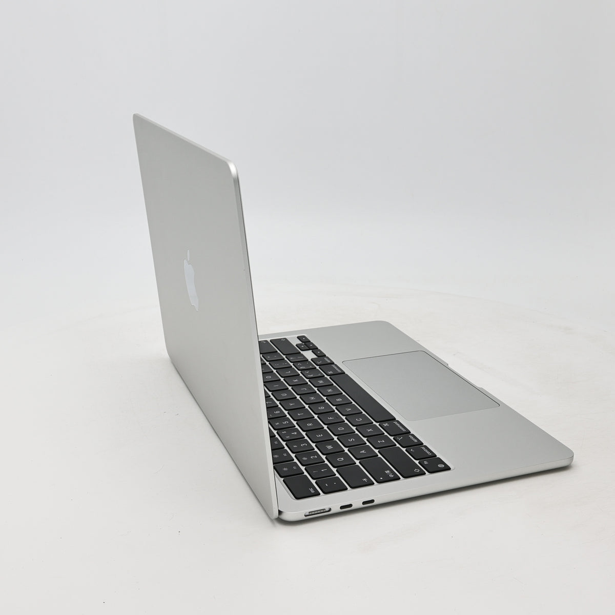 95新 Apple MacBook Air 22年 13寸 M2（8+8核） 8G RAM 256G SSD 銀色