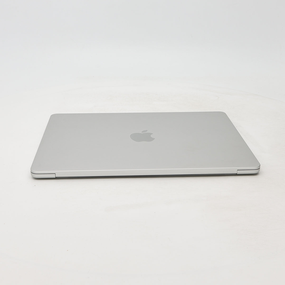 95新 Apple MacBook Air 22年 13寸 M2（8+8核） 8G RAM 256G SSD 銀色