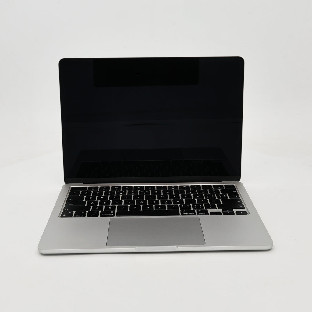 95新 Apple MacBook Air 22年 13寸 M2（8+8核） 8G RAM 256G SSD 銀色