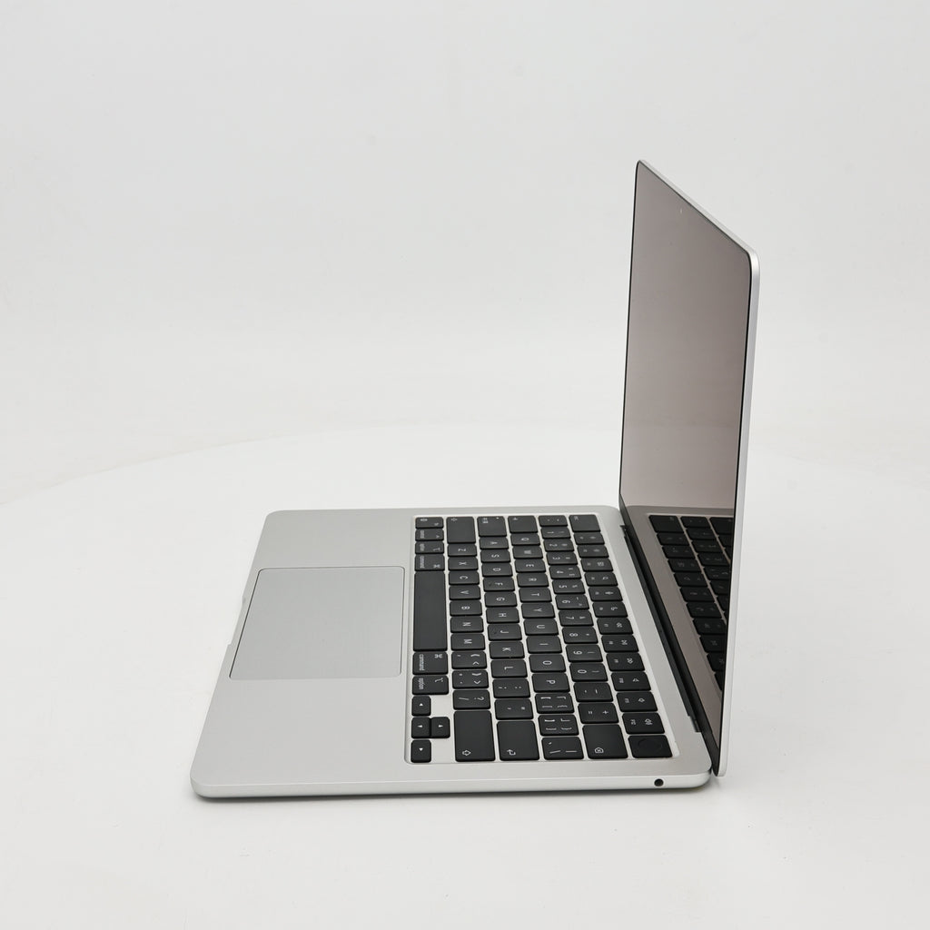 95新 Apple MacBook Air 22年 13寸 M2（8+8核） 8G RAM 256G SSD 銀色