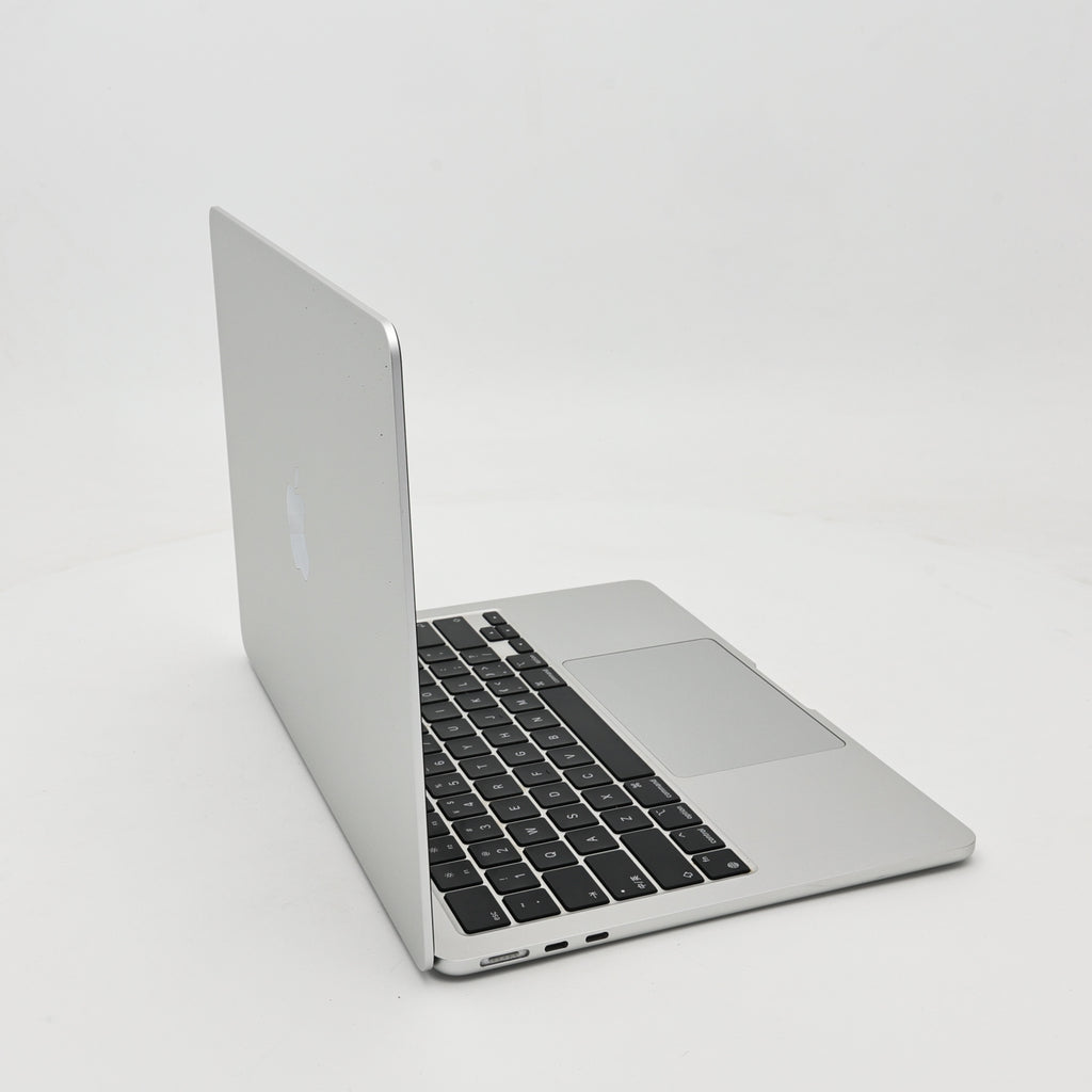 95新 Apple MacBook Air 22年 13寸 M2（8+8核） 8G RAM 256G SSD 銀色