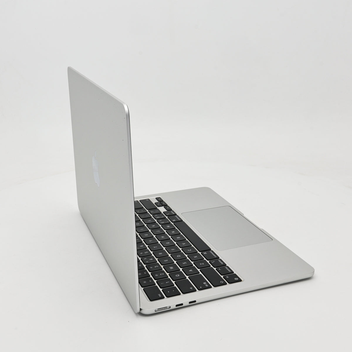 95新 Apple MacBook Air 22年 13寸 M2（8+8核） 8G RAM 256G SSD 銀色