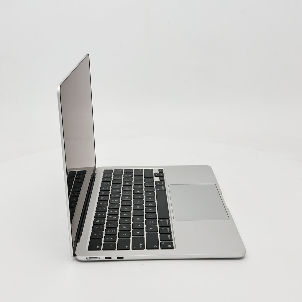 95新 Apple MacBook Air 22年 13寸 M2（8+8核） 8G RAM 256G SSD 銀色