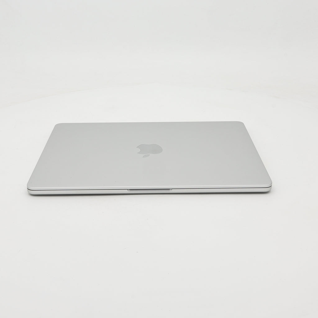 95新 Apple MacBook Air 22年 13寸 M2（8+8核） 8G RAM 256G SSD 銀色