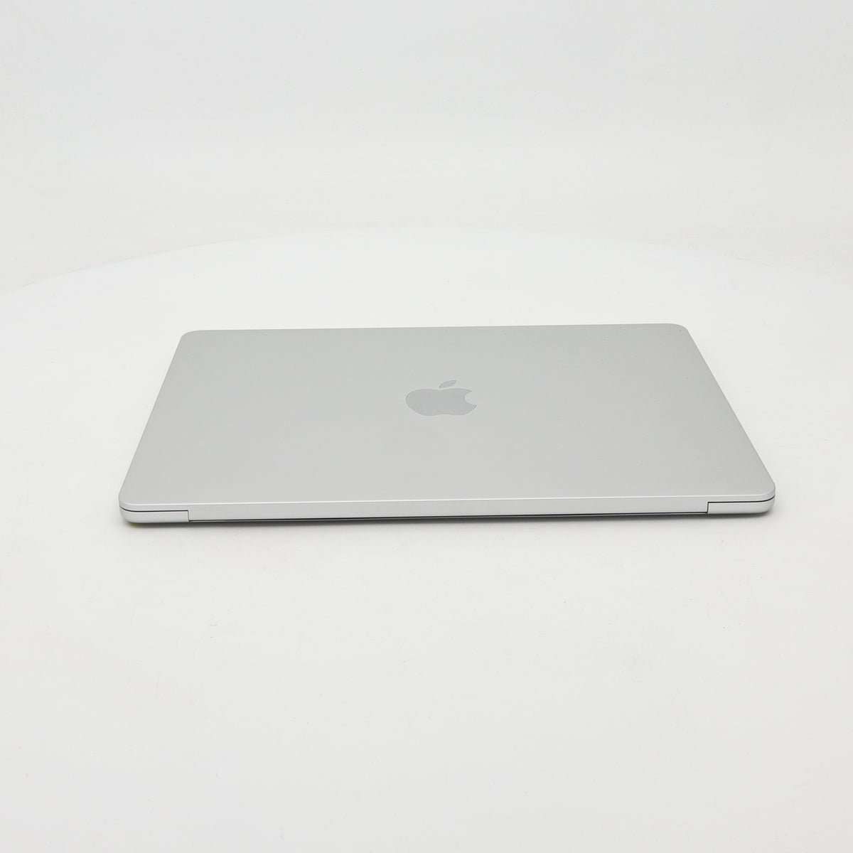 95新 Apple MacBook Air 22年 13寸 M2（8+8核） 8G RAM 256G SSD 銀色