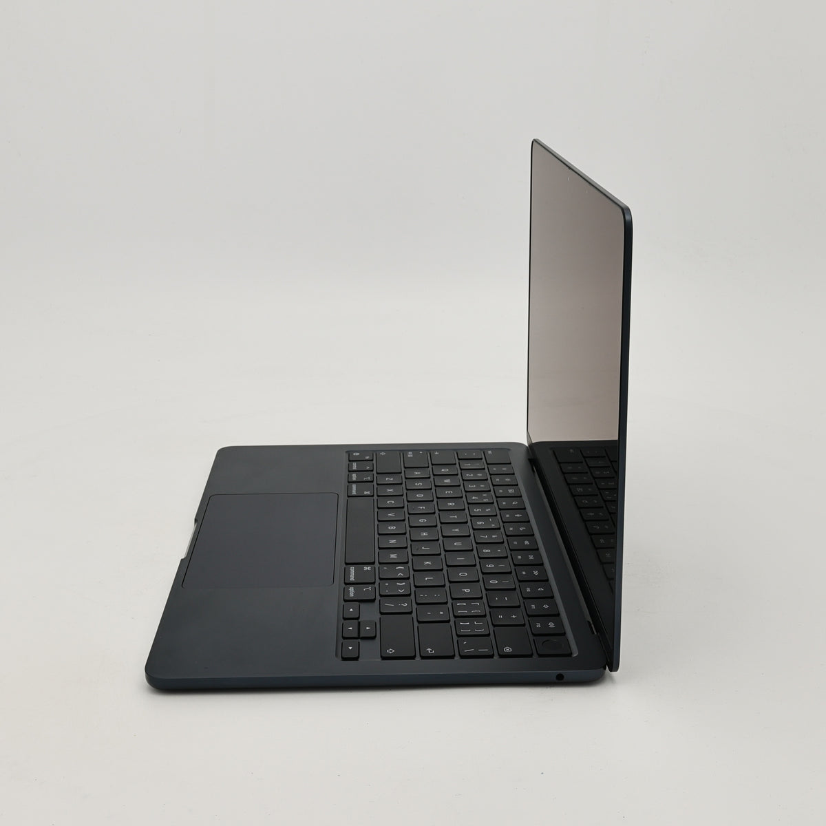 95新 Apple MacBook Air 22年 13寸 M2（8+8核） 8G RAM 256G SSD 午夜色
