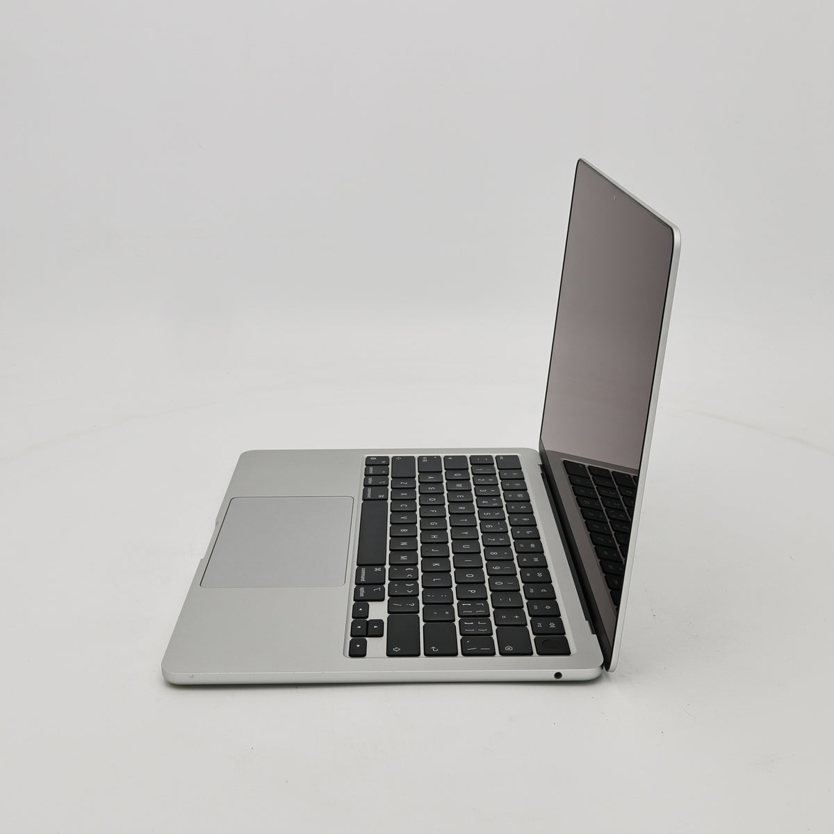 95新 Apple MacBook Air 22年 13寸 M2（8+8核） 8G RAM 256G SSD 銀色