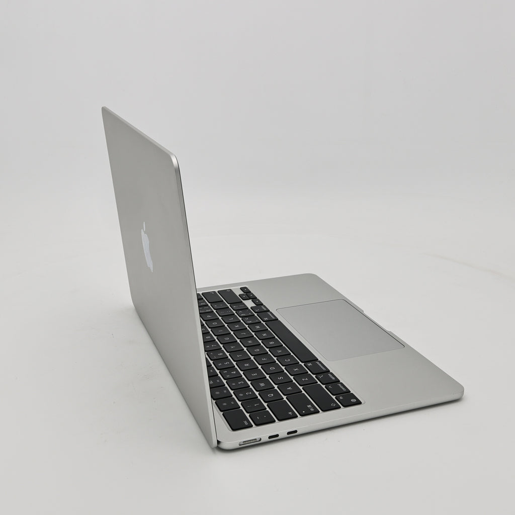 95新 Apple MacBook Air 22年 13寸 M2（8+8核） 8G RAM 256G SSD 銀色