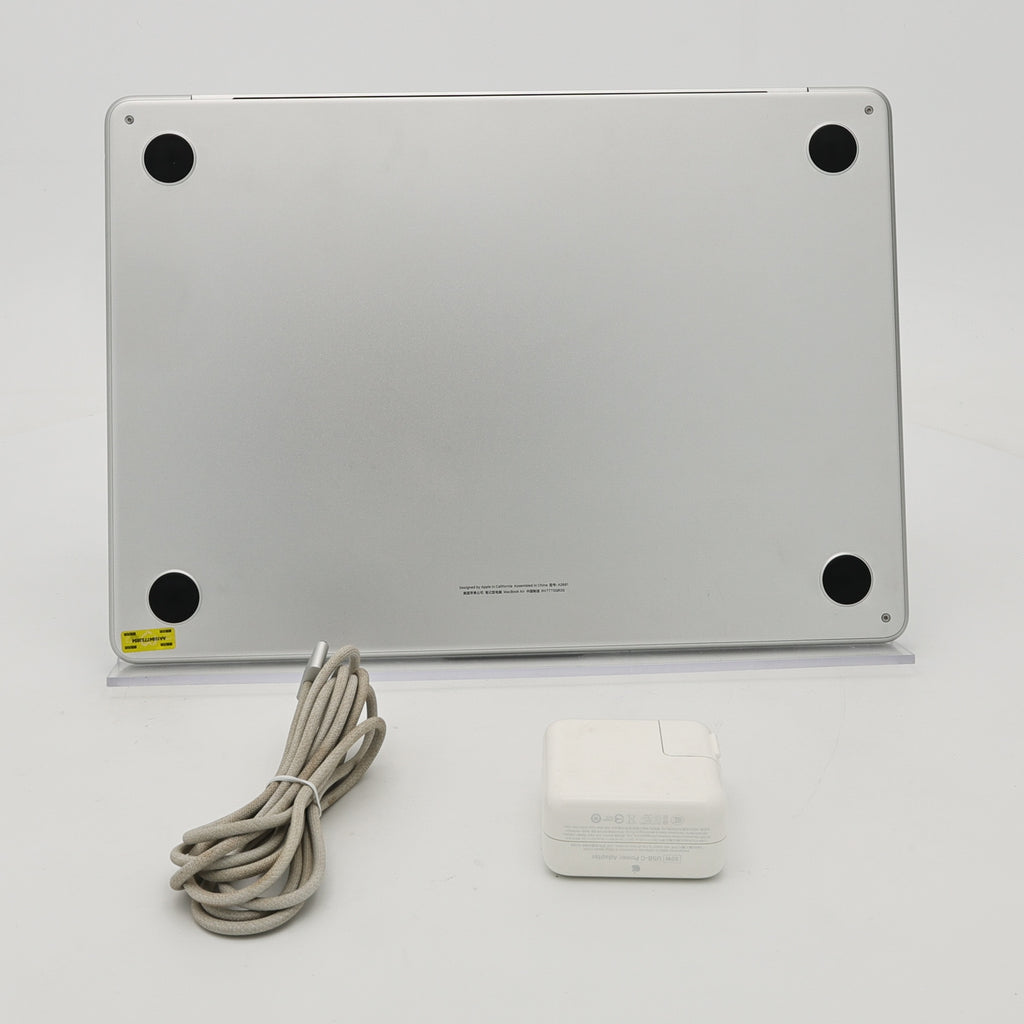95新 Apple MacBook Air 22年 13寸 M2（8+8核） 8G RAM 256G SSD 銀色