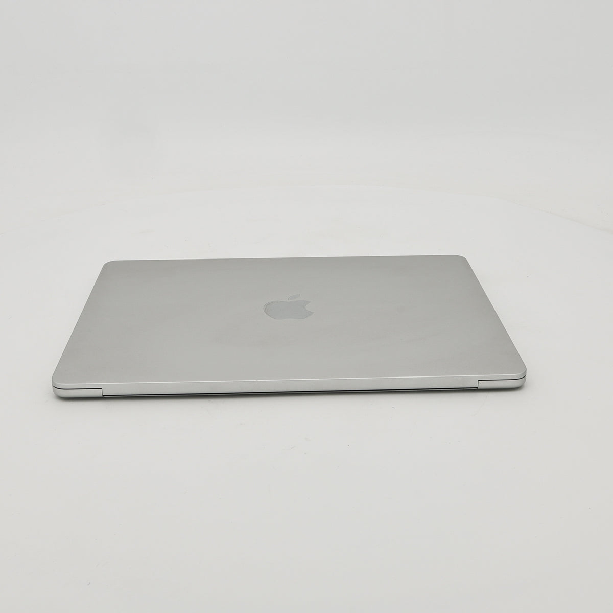 95新 Apple MacBook Air 22年 13寸 M2（8+8核） 8G RAM 256G SSD 銀色