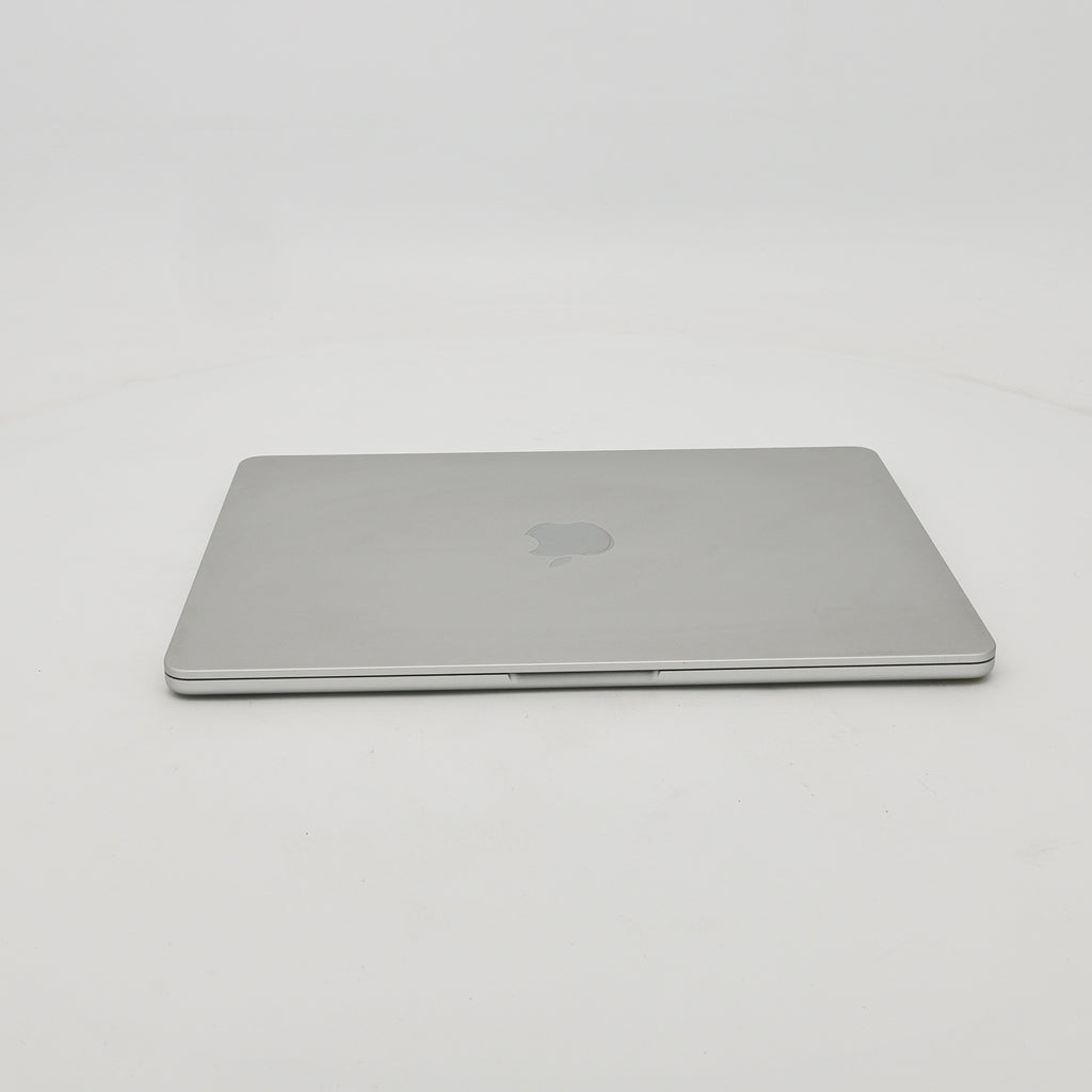 95新 Apple MacBook Air 22年 13寸 M2（8+8核） 8G RAM 256G SSD 銀色