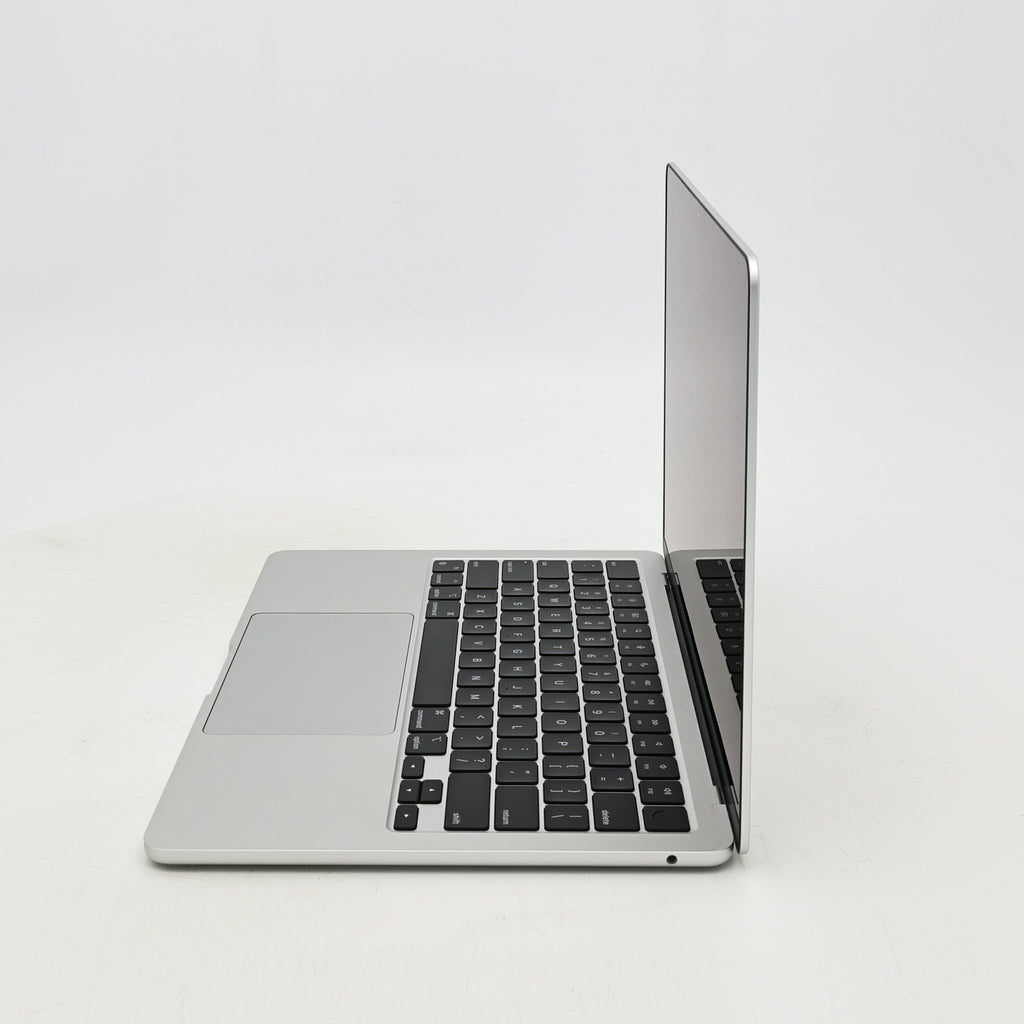 95新 Apple MacBook Air 22年 13寸 M2（8+8核） 8G RAM 256G SSD 銀色
