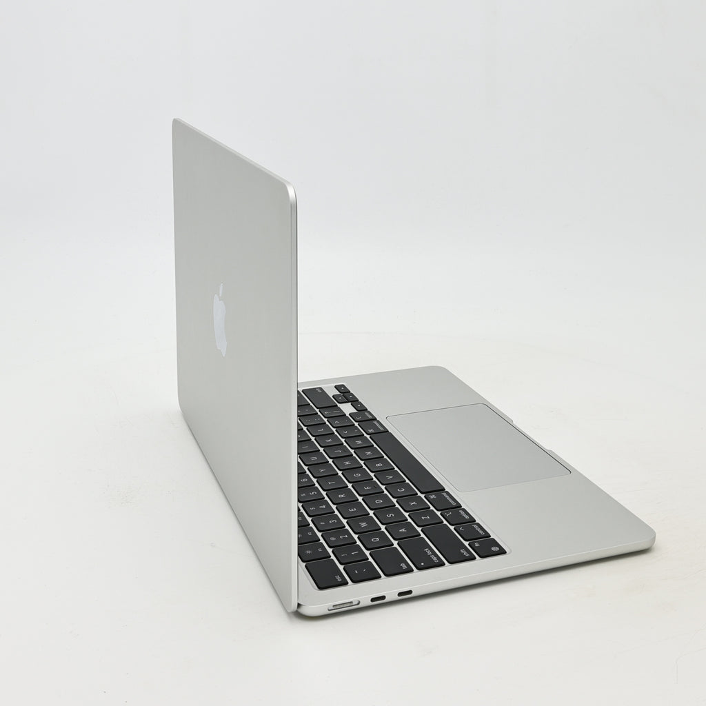 95新 Apple MacBook Air 22年 13寸 M2（8+8核） 8G RAM 256G SSD 銀色