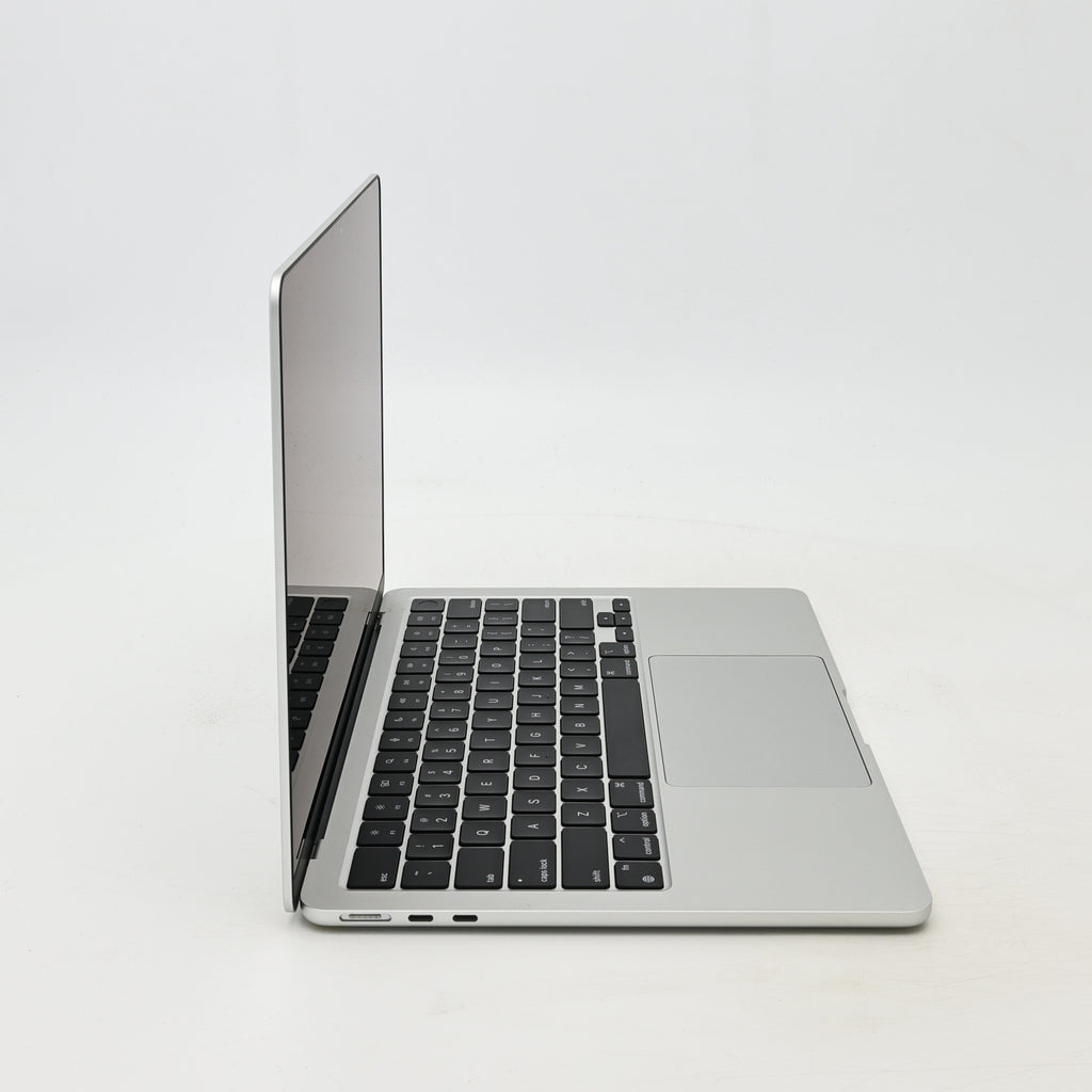 95新 Apple MacBook Air 22年 13寸 M2（8+8核） 8G RAM 256G SSD 銀色