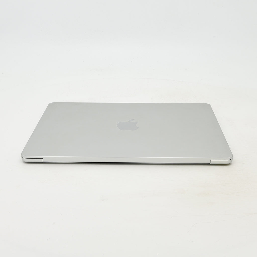95新 Apple MacBook Air 22年 13寸 M2（8+8核） 8G RAM 256G SSD 銀色