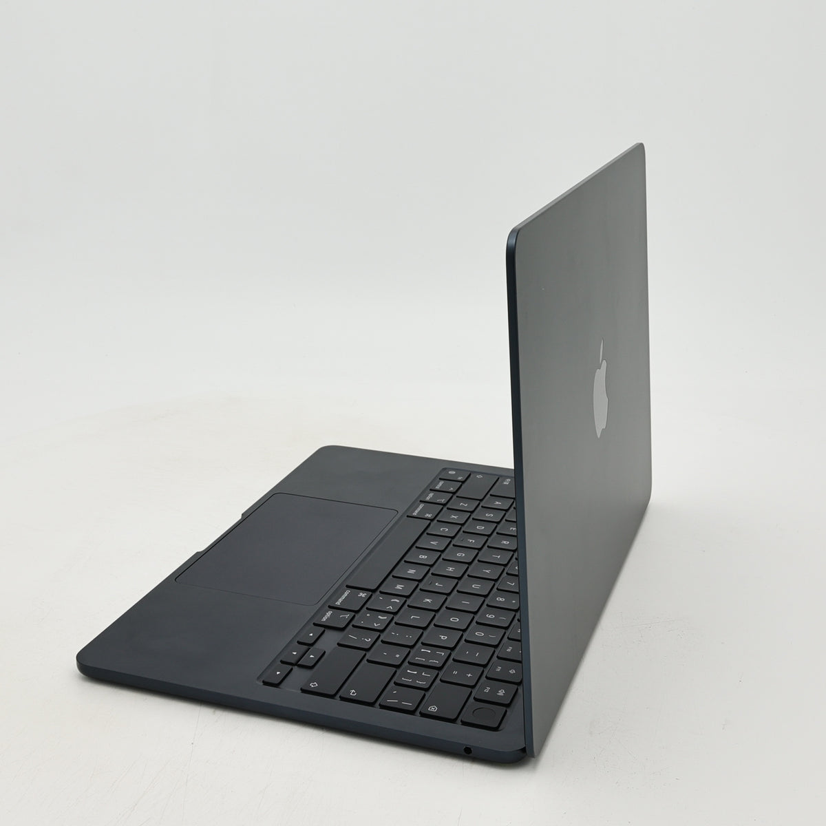 95新 Apple MacBook Air 22年 13寸 M2（8+8核） 8G RAM 256G SSD 午夜色