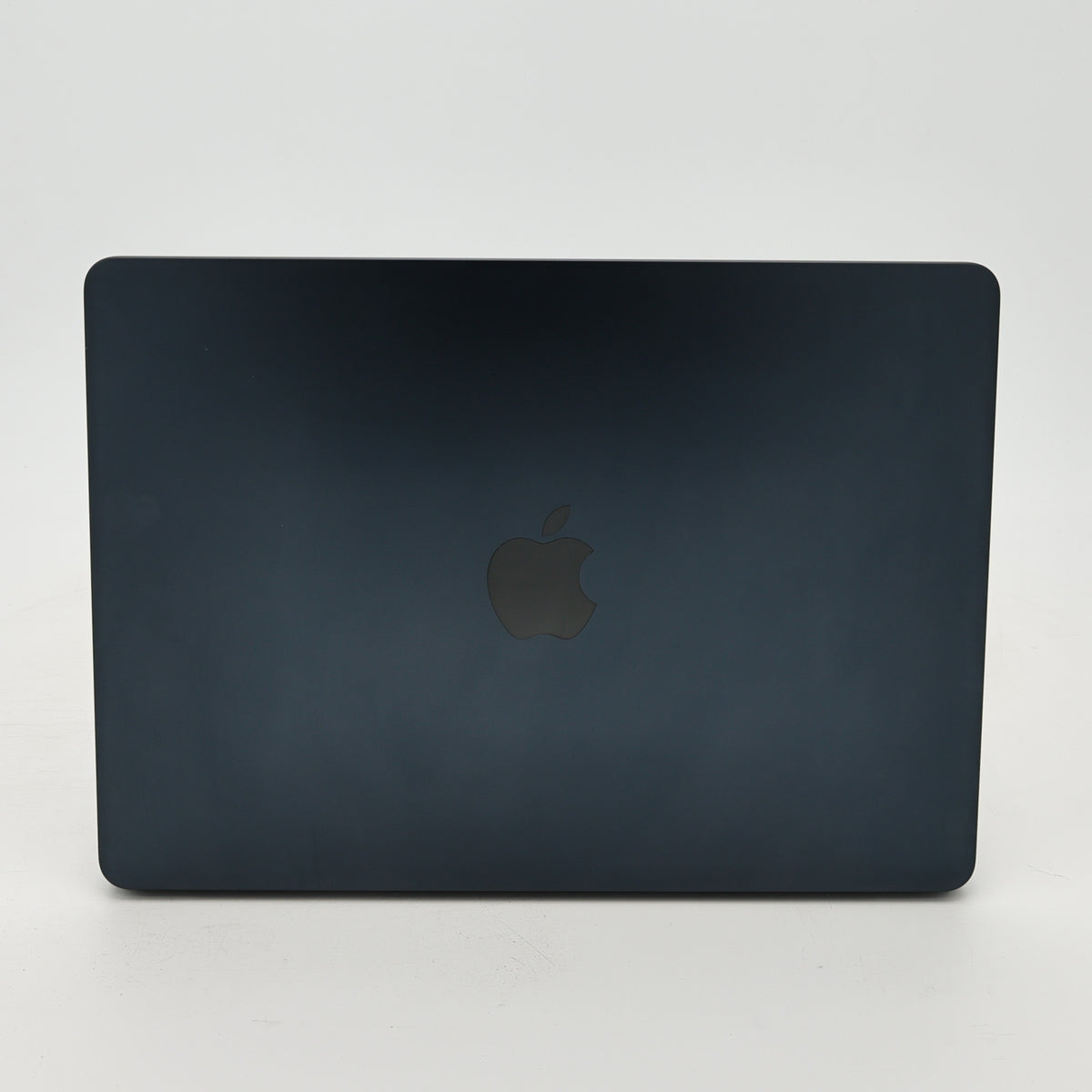 95新 Apple MacBook Air 22年 13寸 M2（8+8核） 8G RAM 256G SSD 午夜色