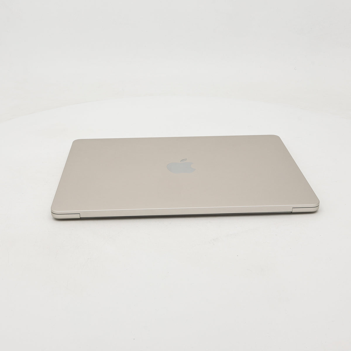 95新 Apple MacBook Air 22年 13寸 M2（8+8核） 8G RAM 256G SSD 星光色