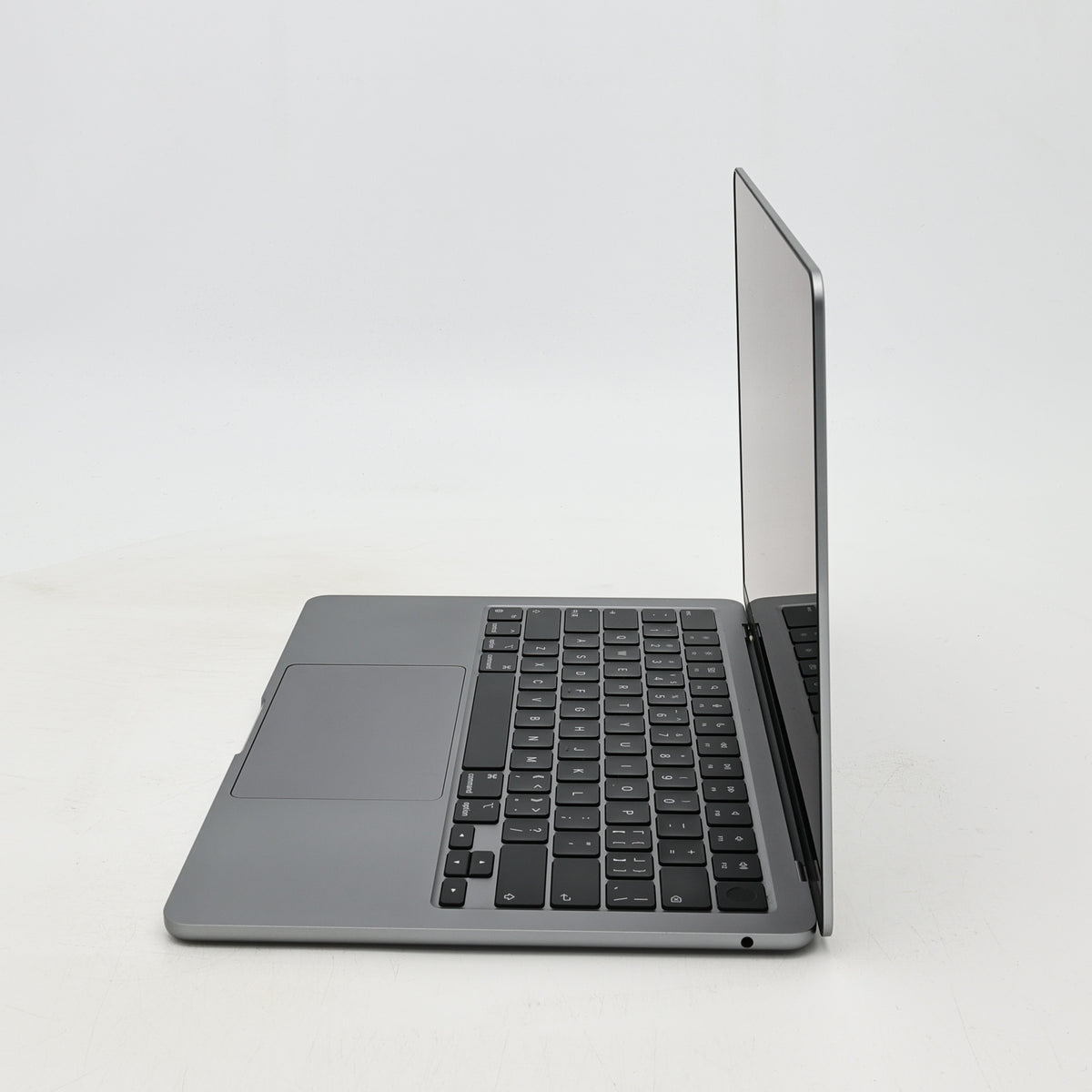 95新 Apple MacBook Air 22年 13寸 M2（8+8核） 8G RAM 256G SSD 深空灰色