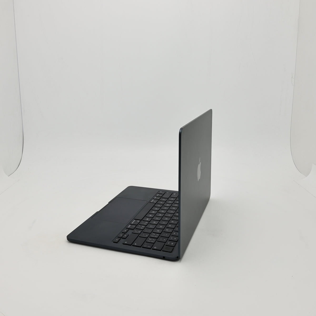 95新 Apple MacBook Air 22年 13寸 M2（8+8核） 8G RAM 256G SSD 午夜色