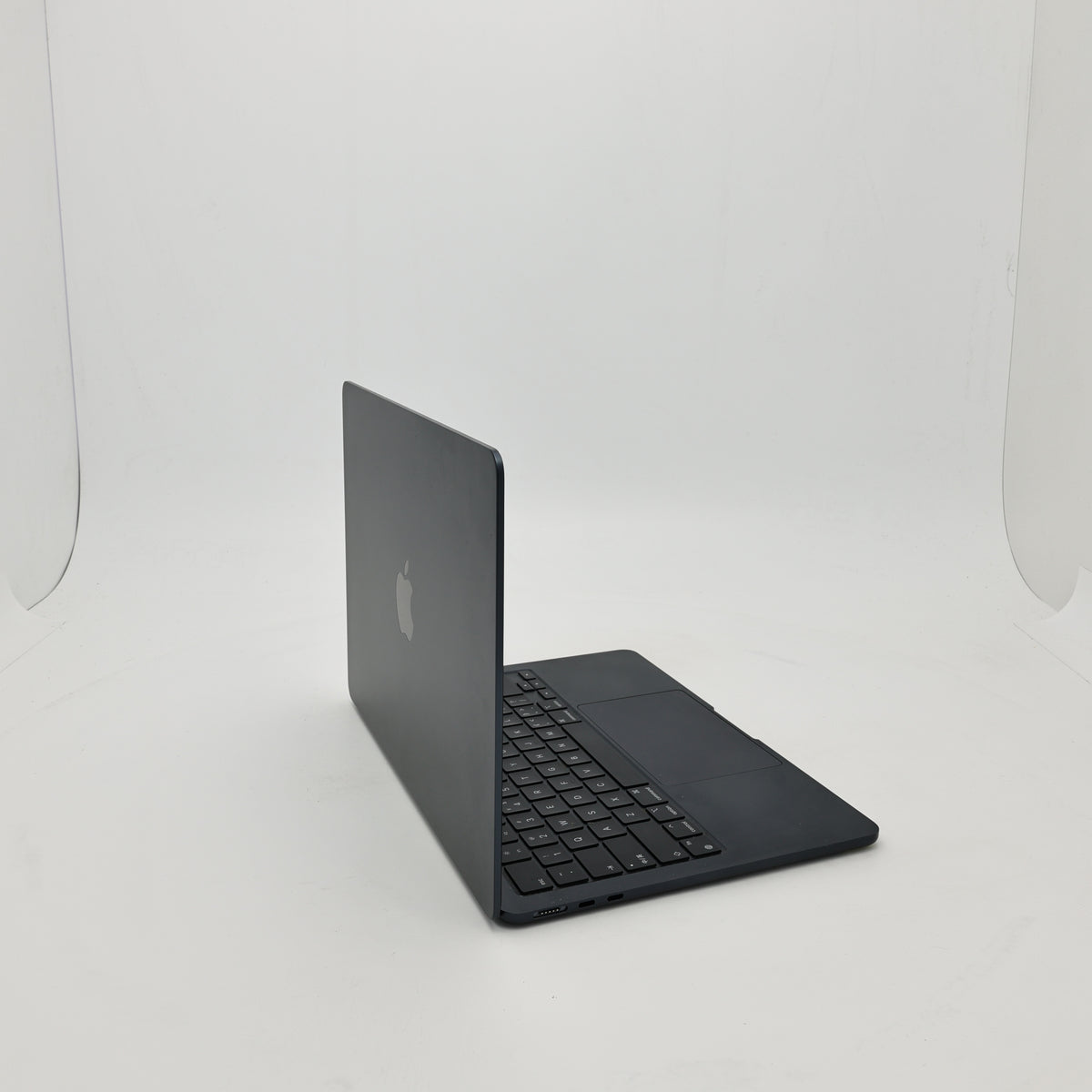 95新 Apple MacBook Air 22年 13寸 M2（8+8核） 8G RAM 256G SSD 午夜色