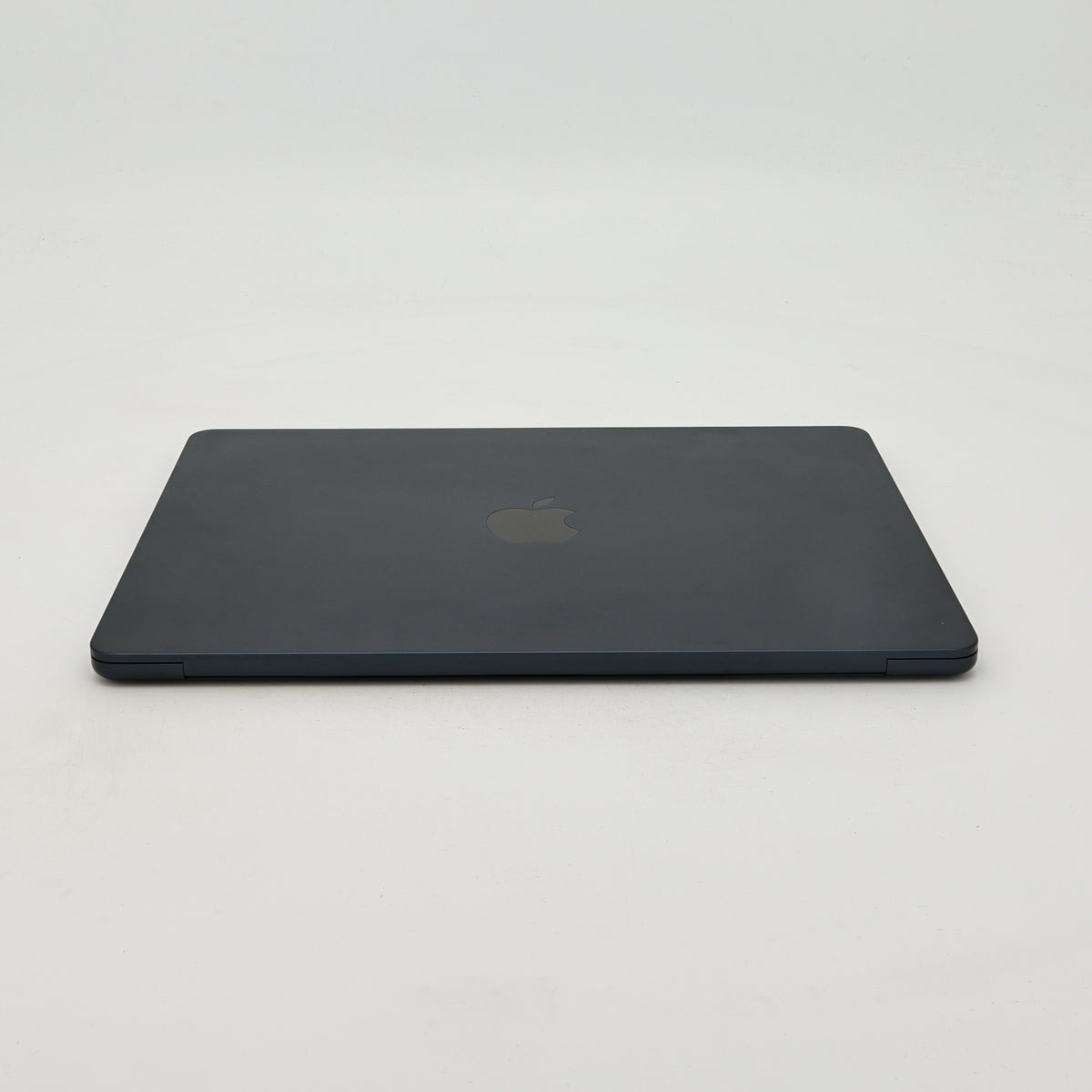 95新 Apple MacBook Air 22年 13寸 M2（8+8核） 8G RAM 256G SSD 午夜色