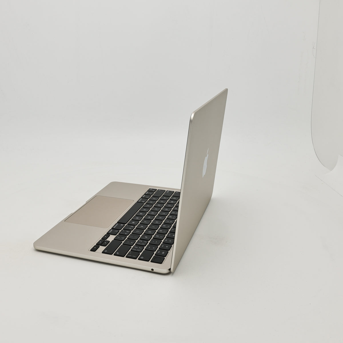 95新 Apple MacBook Air 22年 13寸 M2（8+8核） 16G RAM 256G SSD 星光色