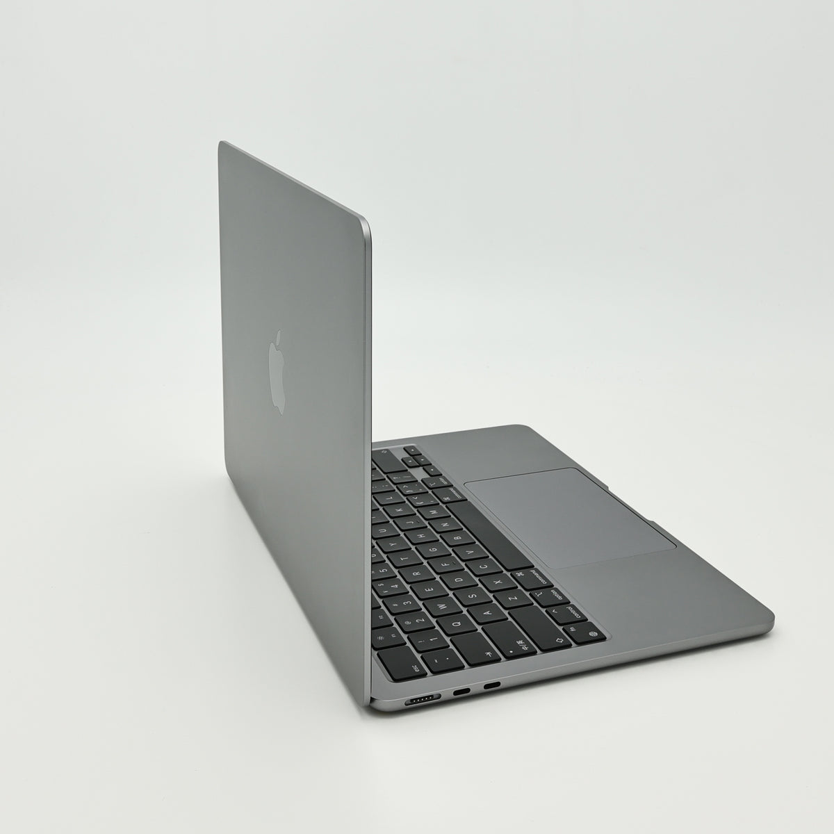 95新 Apple MacBook Air 22年 13寸 M2（8+8核） 8G RAM 256G SSD 深空灰色