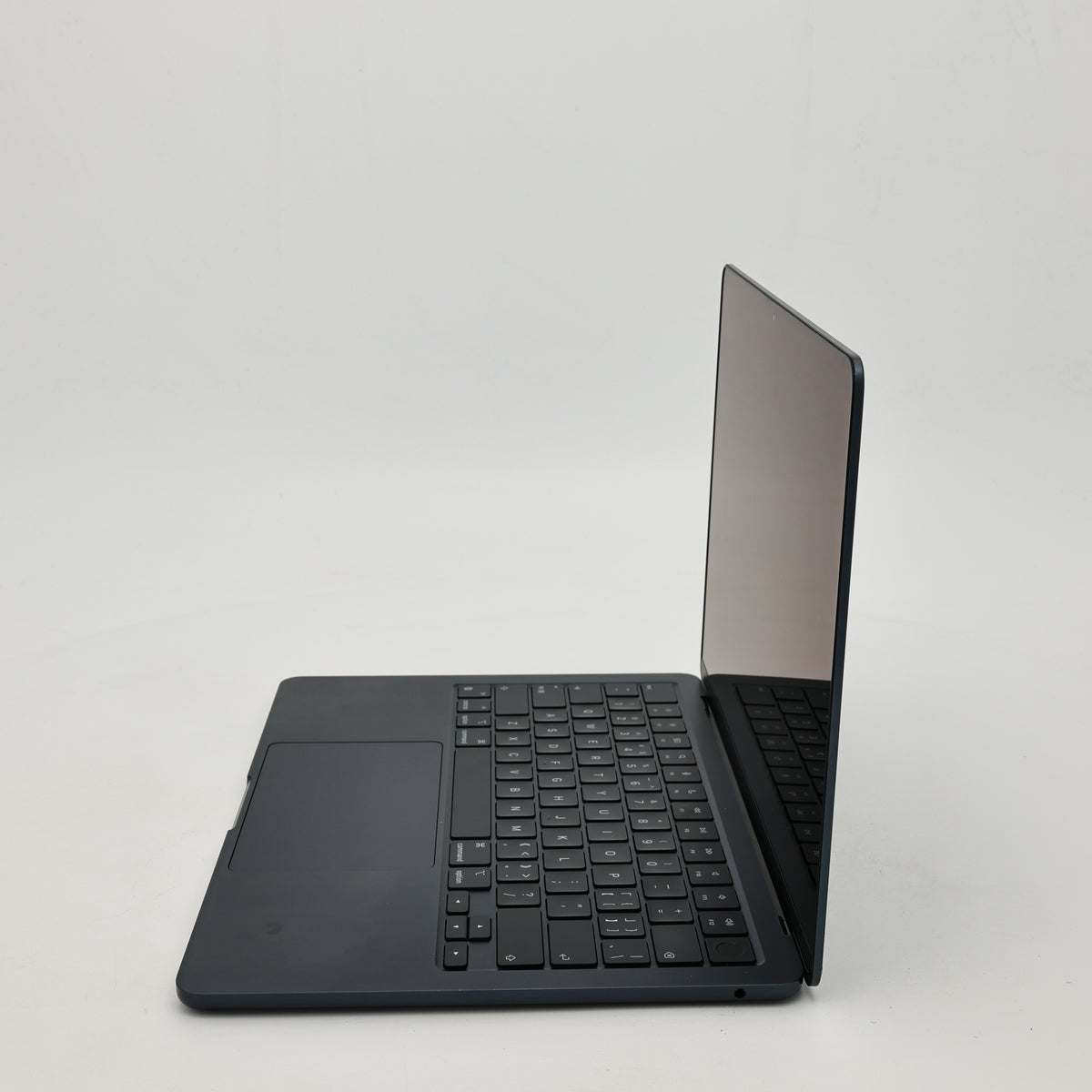 95新 Apple MacBook Air 22年 13寸 M2（8+8核） 8G RAM 256G SSD 午夜色
