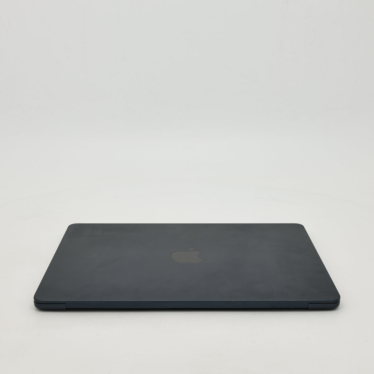 95新 Apple MacBook Air 22年 13寸 M2（8+8核） 8G RAM 256G SSD 午夜色