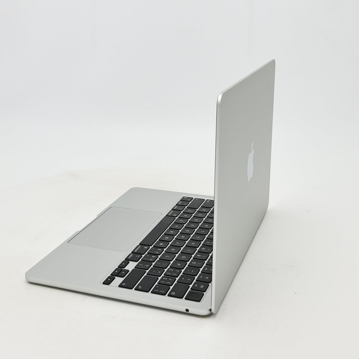 95新 Apple MacBook Air 22年 13寸 M2（8+10核） 8G RAM 512G SSD 銀色