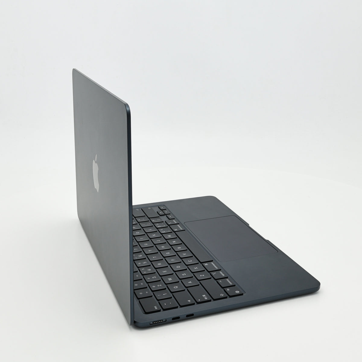99新 Apple MacBook Air 24年 13寸 M3（8+8核） 8G RAM 256G SSD 午夜色