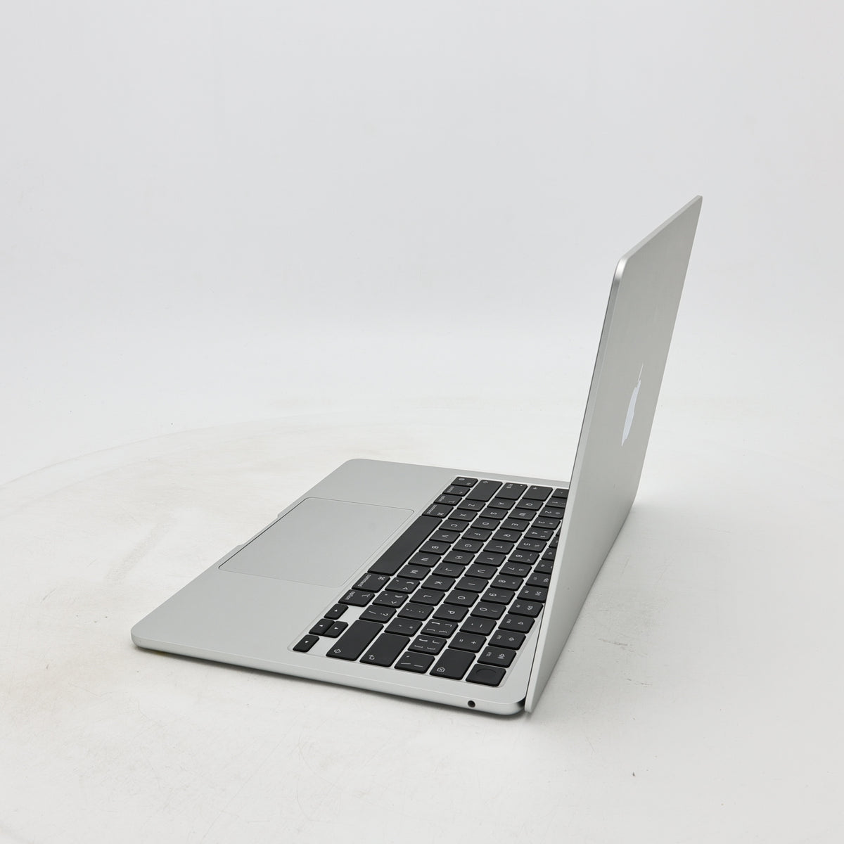 95新 Apple MacBook Air 22年 13寸 M2（8+8核） 8G RAM 256G SSD 銀色