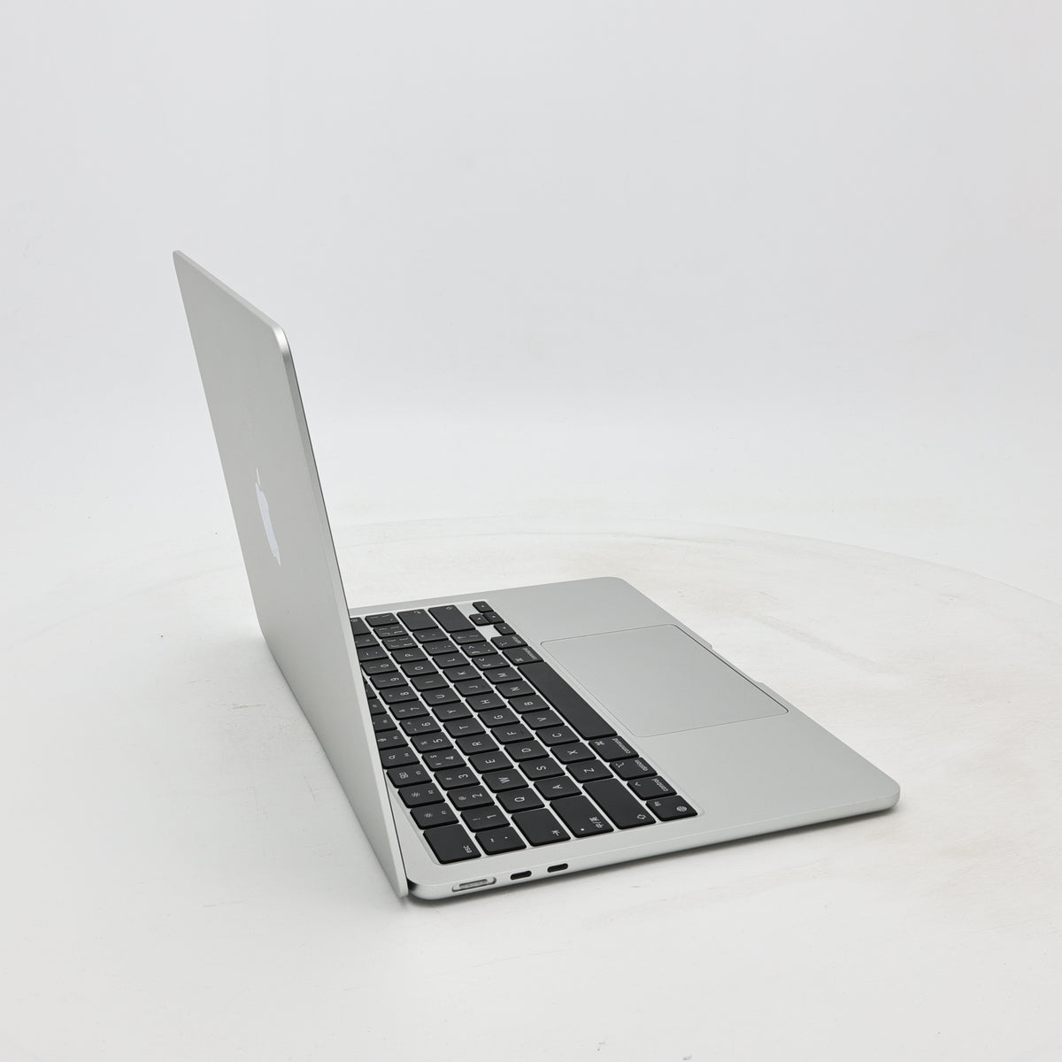 95新 Apple MacBook Air 22年 13寸 M2（8+8核） 8G RAM 256G SSD 銀色