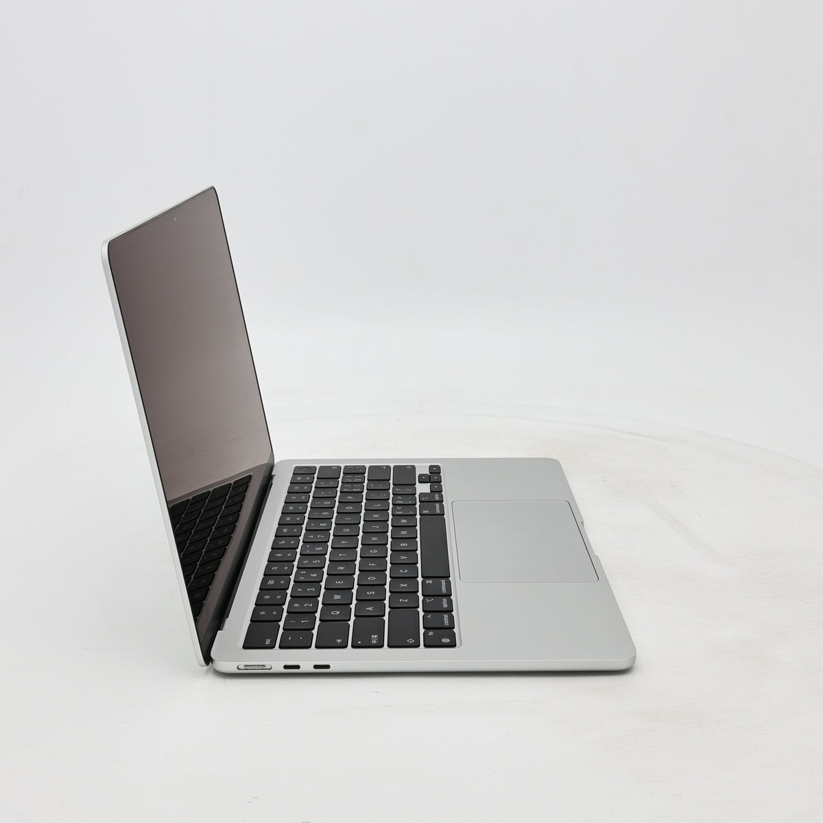 95新 Apple MacBook Air 22年 13寸 M2（8+8核） 8G RAM 256G SSD 銀色