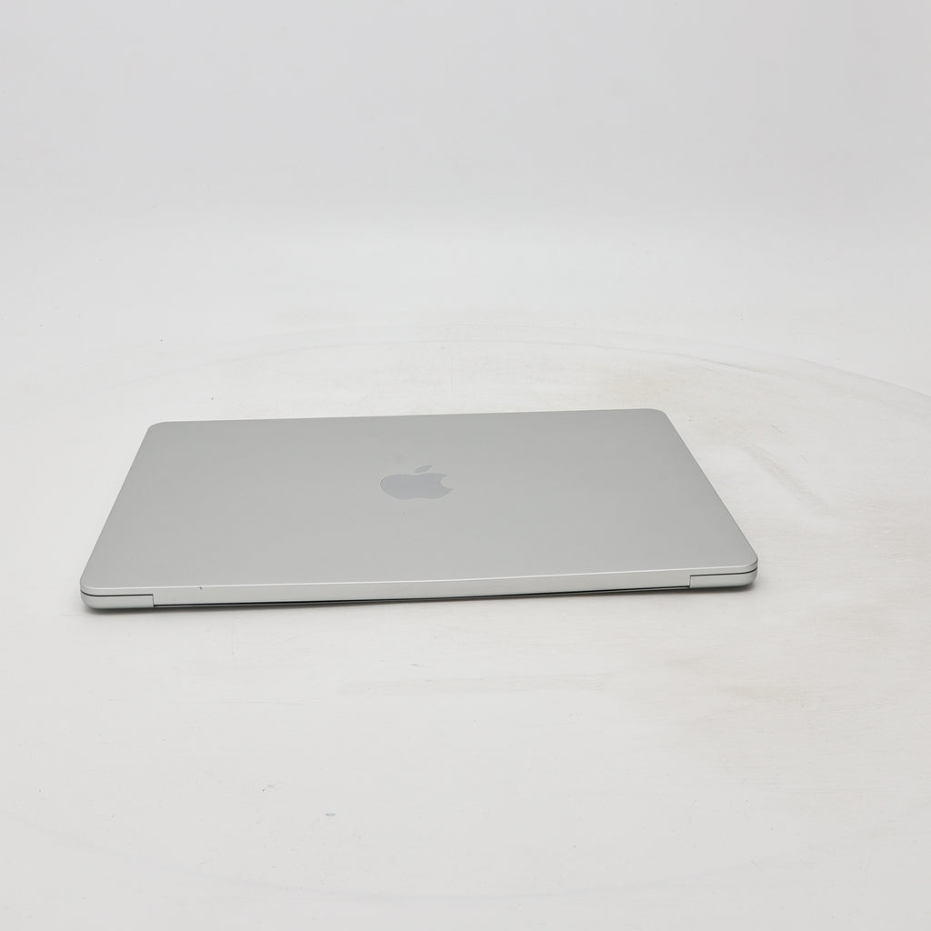 95新 Apple MacBook Air 22年 13寸 M2（8+8核） 8G RAM 256G SSD 銀色