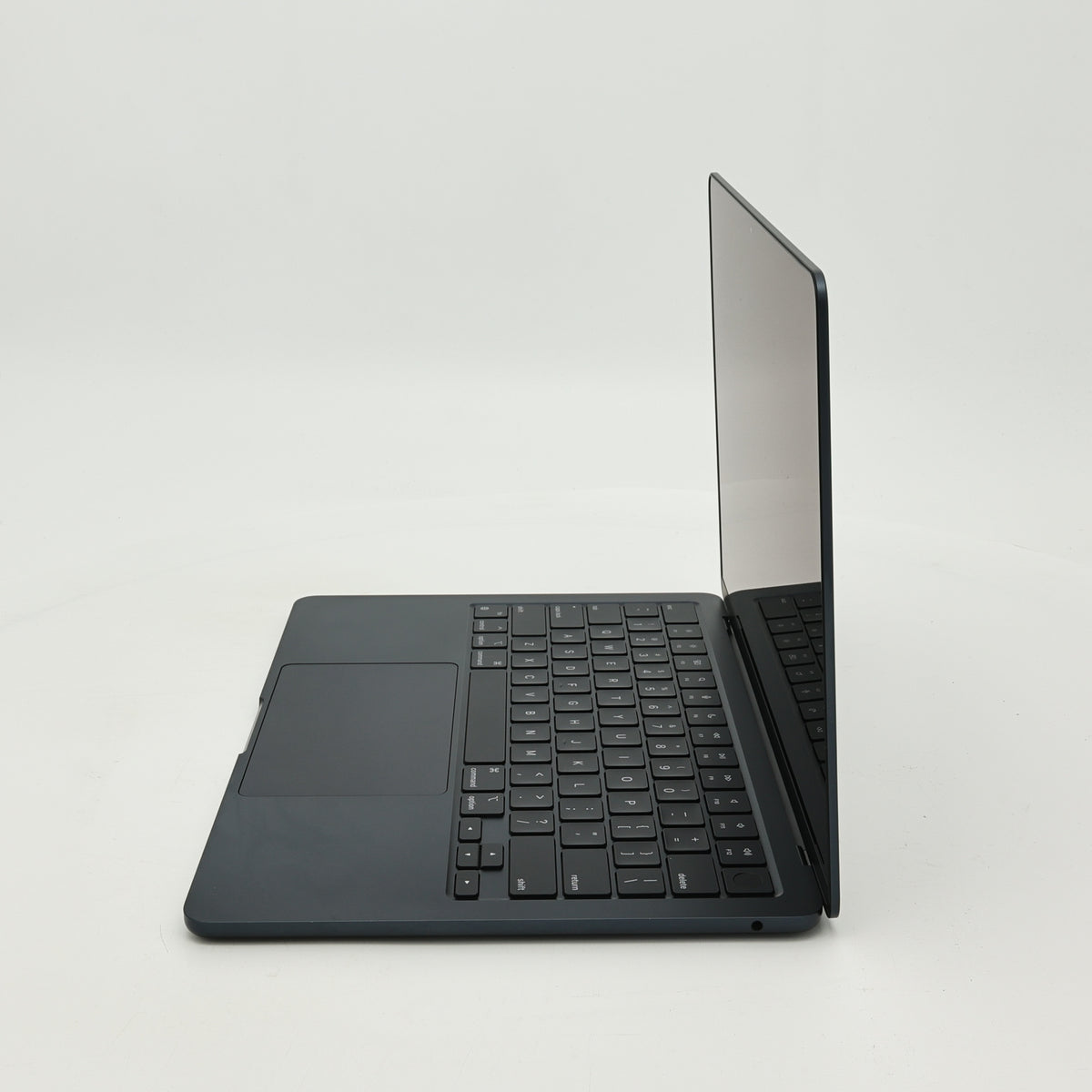 95新 Apple MacBook Air 22年 13寸 M2（8+8核） 8G RAM 256G SSD 午夜色
