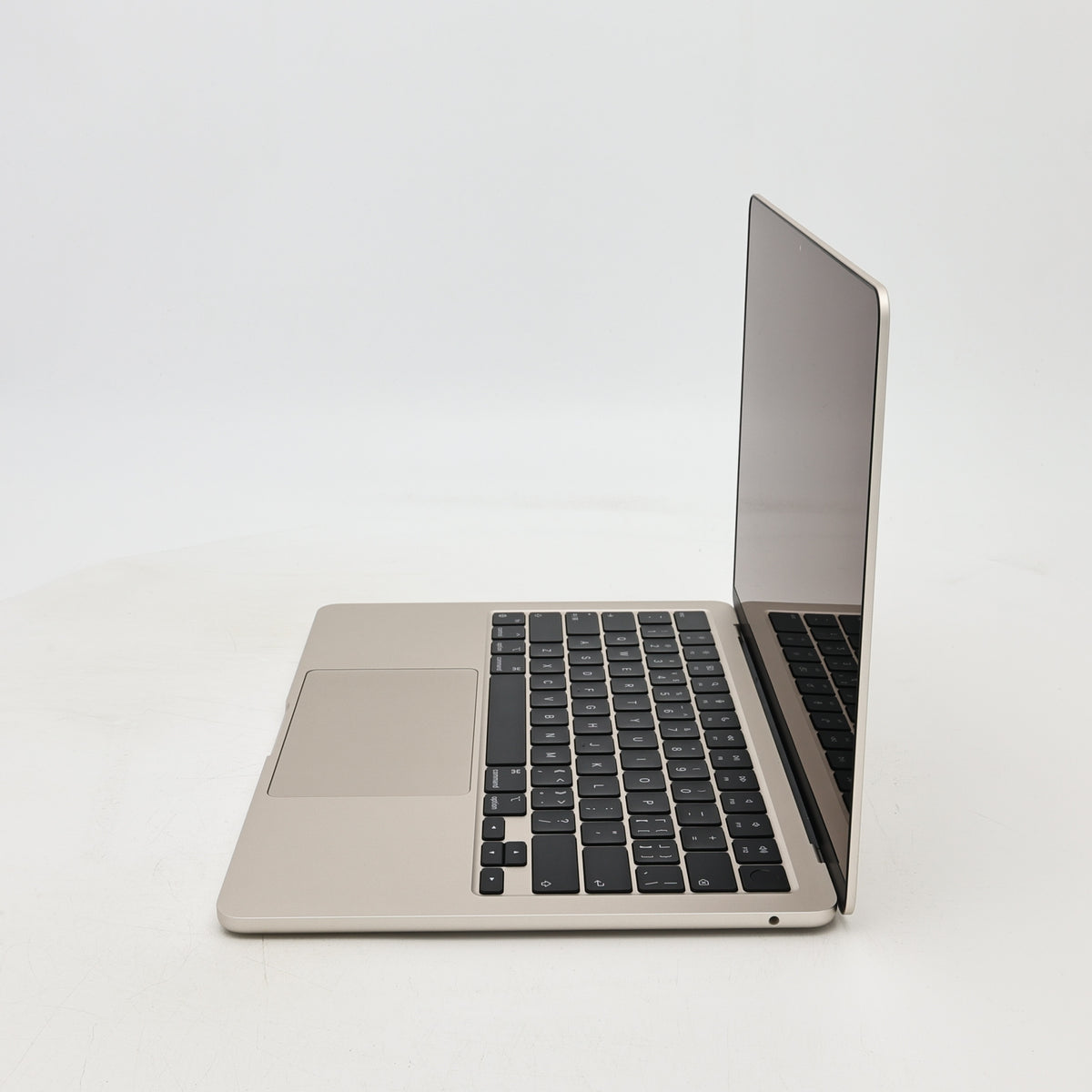 95新 Apple MacBook Air 22年 13寸 M2（8+8核） 8G RAM 256G SSD 星光色